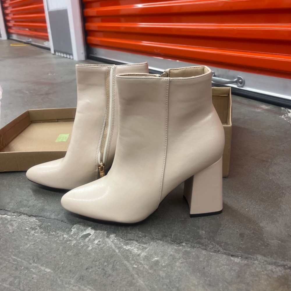 NWOT Timesize Women's Beige Chunky Heel Boot- size 40 EU (approx 8.5 US)